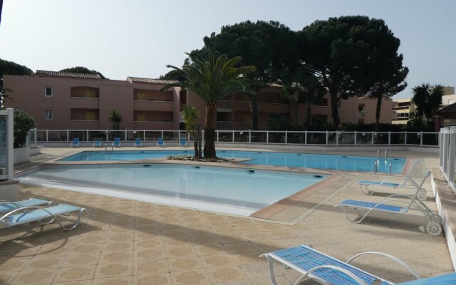 T2 climatisé avec piscine et parking