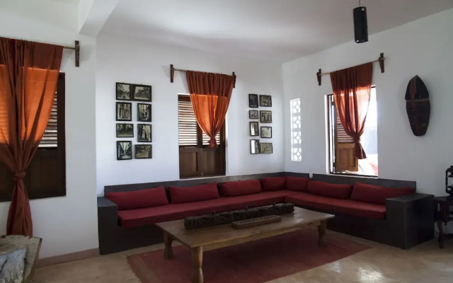Raha Lodge