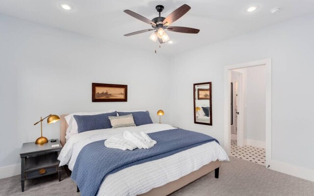 The Brownstone - 1 Block From Dtwn Square