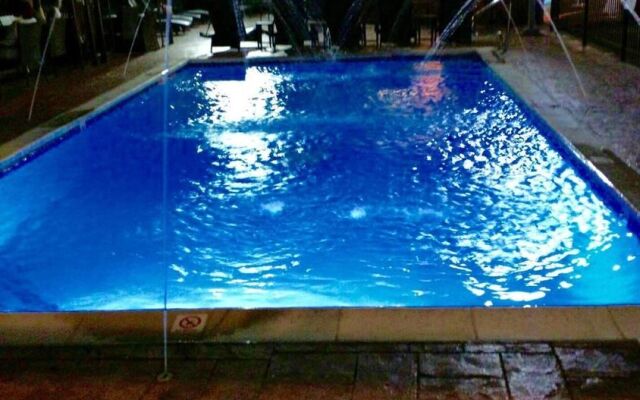 Roberts Riverwalk Urban Resort Hotel