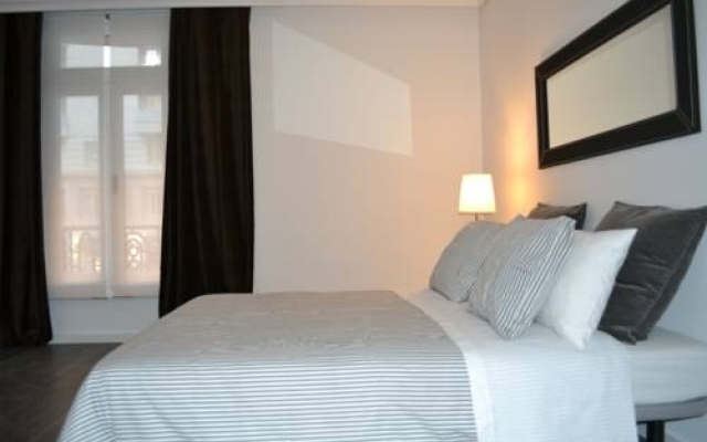 Room Gran Vía Apartments