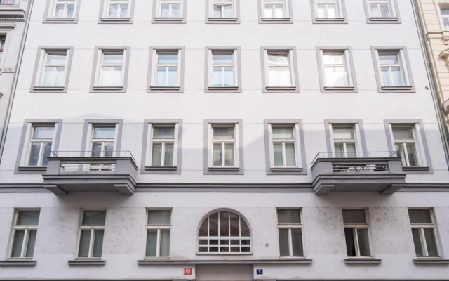 Open-plan Flat in Vinohrady by Prague Days