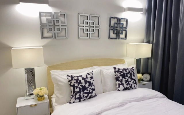 Newpointe Luxury Serviced Apartment at the Atrium