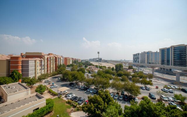 Luxe Studio Near Discovery Gardens Metro Station