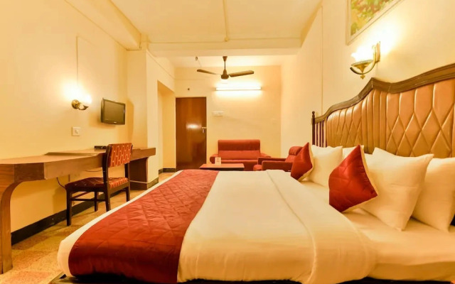 Hotel Woodlands by OYO Rooms