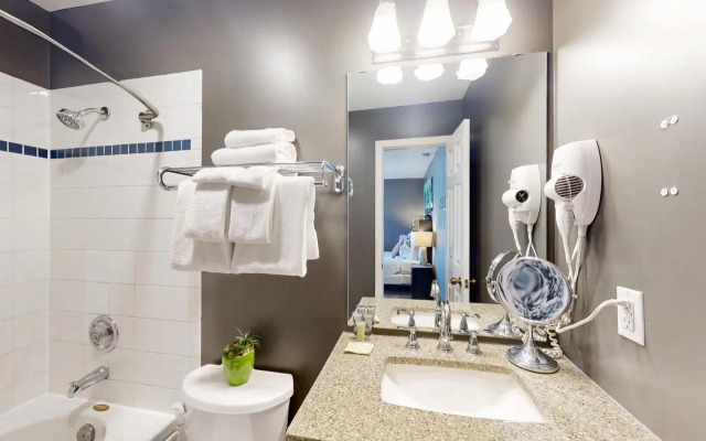 Lofted Rustic Chalet @ Blue Mountain