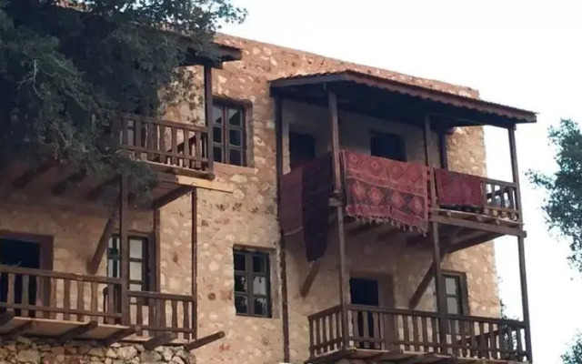 Apollonia Lodge