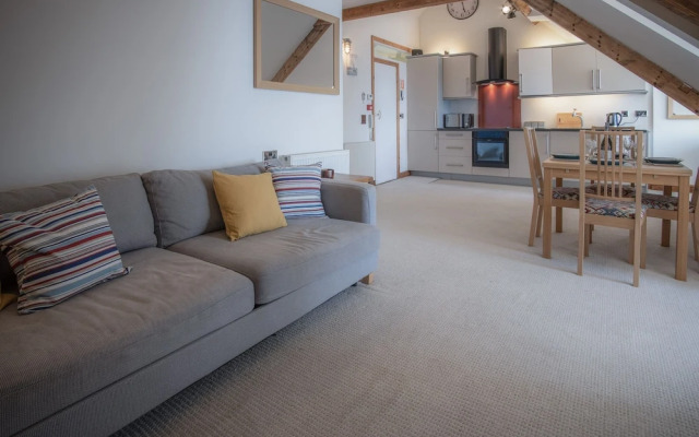 The Nest - 1 Bedroom Apartment - Tenby