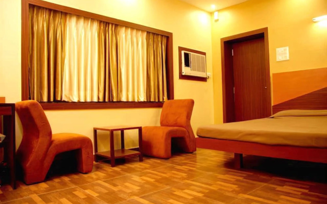 Hotel Trimoorti