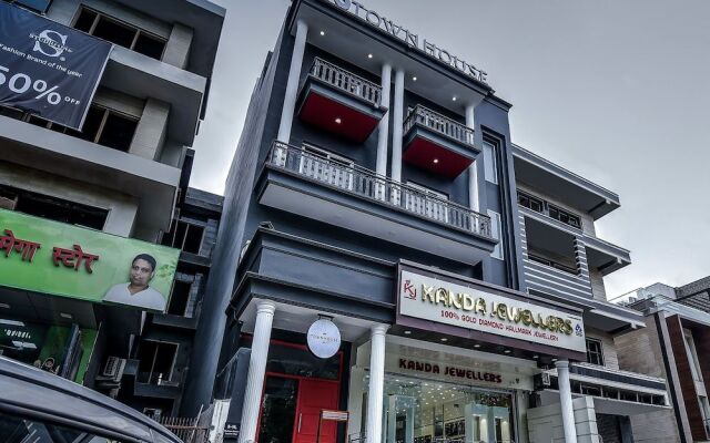 OYO Townhouse 039 Paschim Vihar