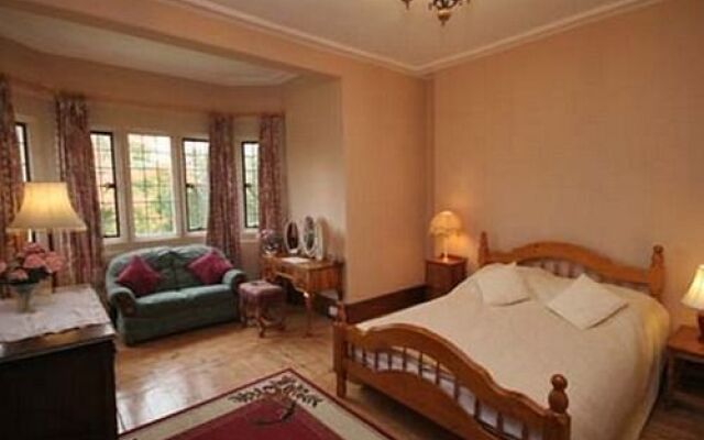 Cleeve House