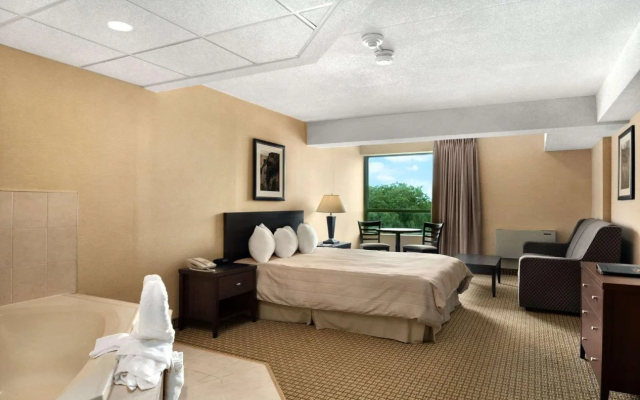 Days Inn by Wyndham Niagara Falls Lundys Lane