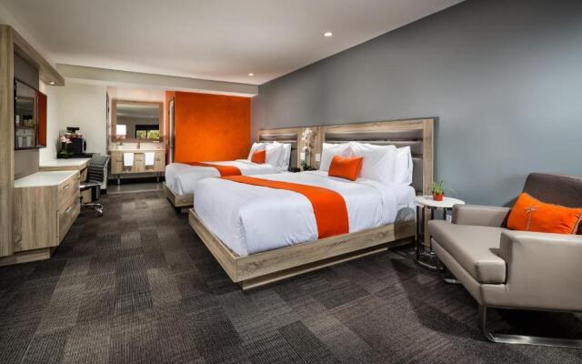 Canoga Hotel at Warner Center