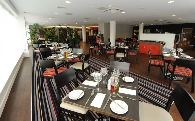 Holiday Inn London - Luton Airport by IHG