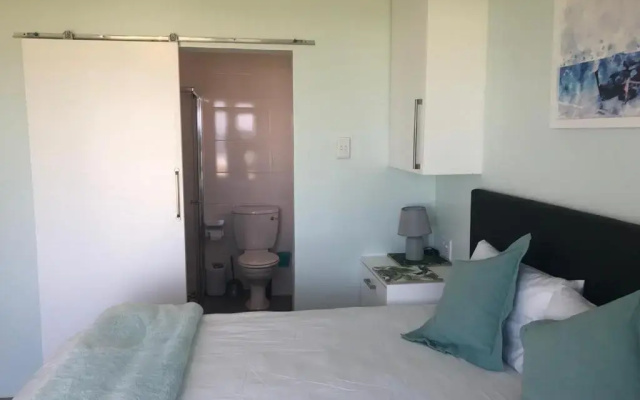 Hermanus Beach Club - St Tides House 19