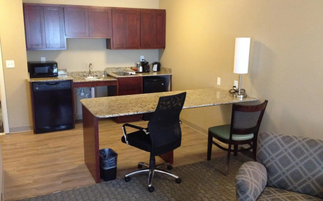 GrandStay Hotel & Suites