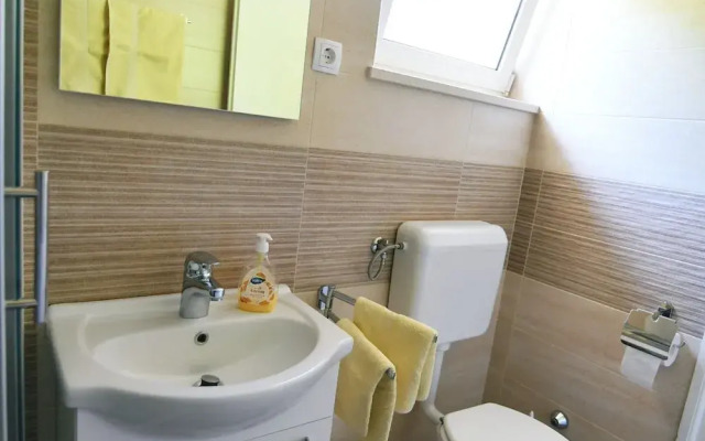 Scenic Retreat Rooms and Family Apartment