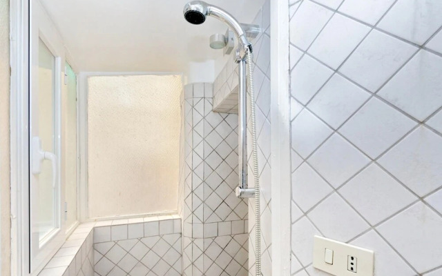 Rm-h501-qufo5a2 - Cozy Tritone