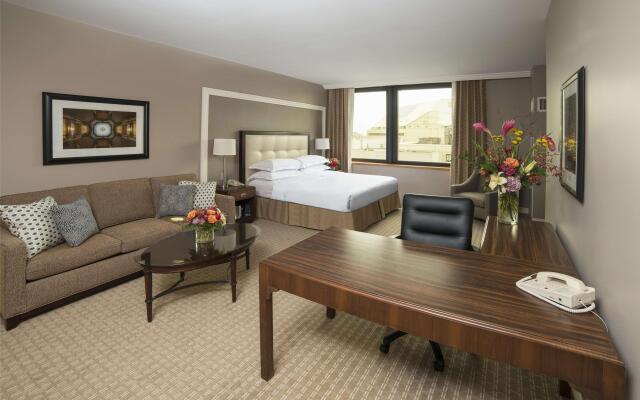 Hilton Indianapolis Hotel & Suites