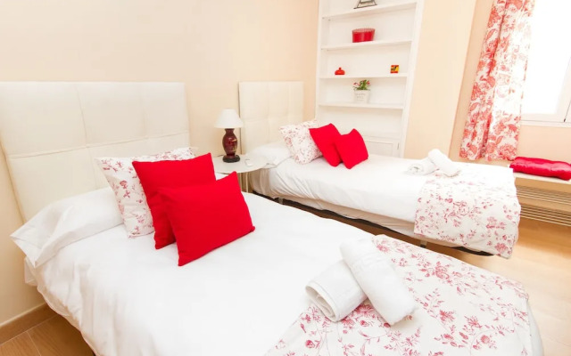 Delightful two bedroom Into Cathedral Square