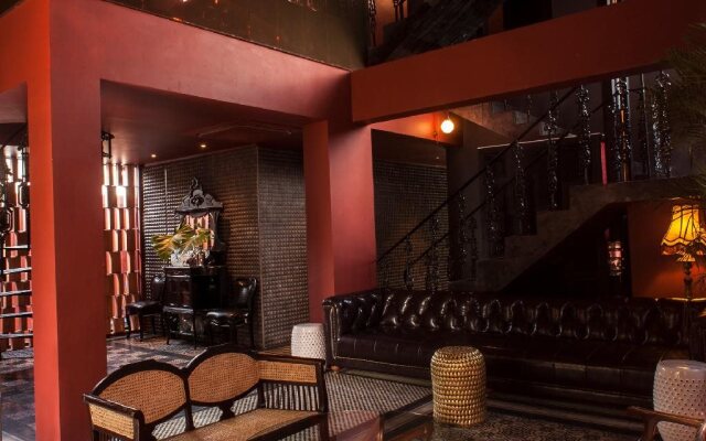 Amdaeng Bangkok Riverside Hotel