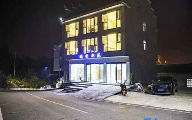 Orange-Scented Villa