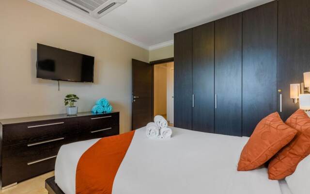 Luxury 1BR Condo Great Location Amenities