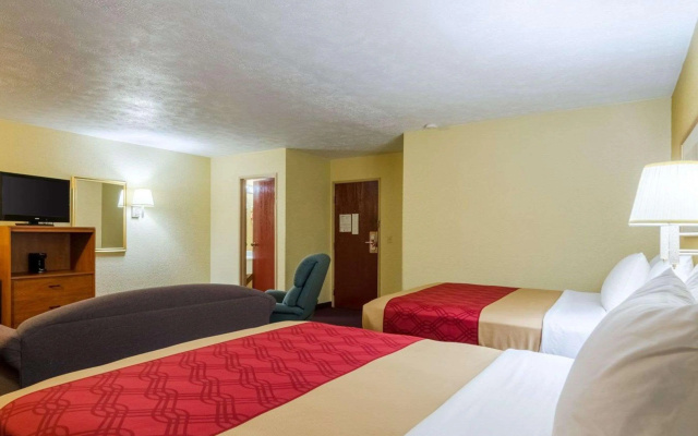 Econo Lodge Interstate 35 Exit 183