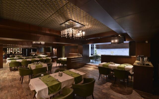 Hotel The Golden Oak Central by Citrus Prime