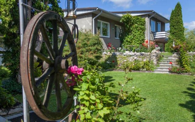 Västriku Holiday Home