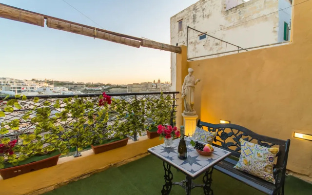 Madonnina Sunny Townhouse in Kalkara