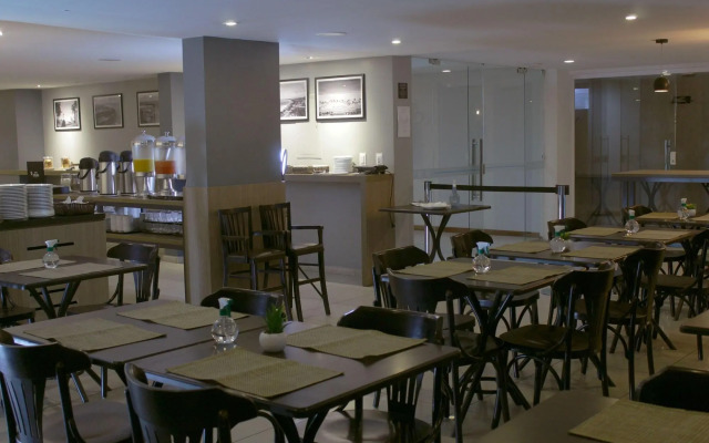 Happy Hotel Manaíra