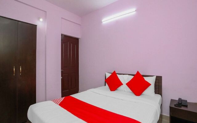 OYO 18600 Krish Lakeside Comforts