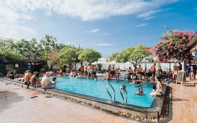Cococha Hostel  Pool Club Adult Only
