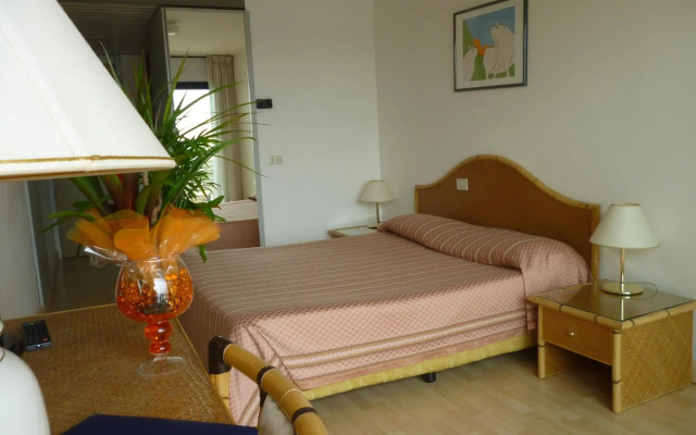 SALUS Smart & Chic Hotel