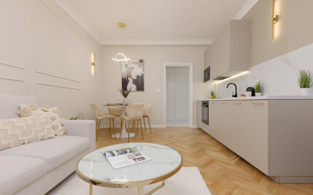 Bitwy Warszawskiej Apartment by Renters