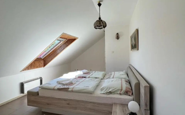 Dedinky Lakeview Cottage