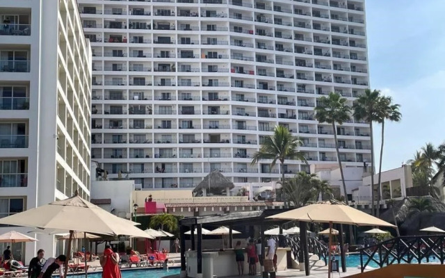 Beachfront View Condo Beside la Isla Mall