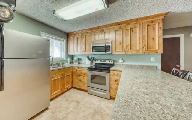 Spacious 3BR, 2BA for 6– Beautiful Area