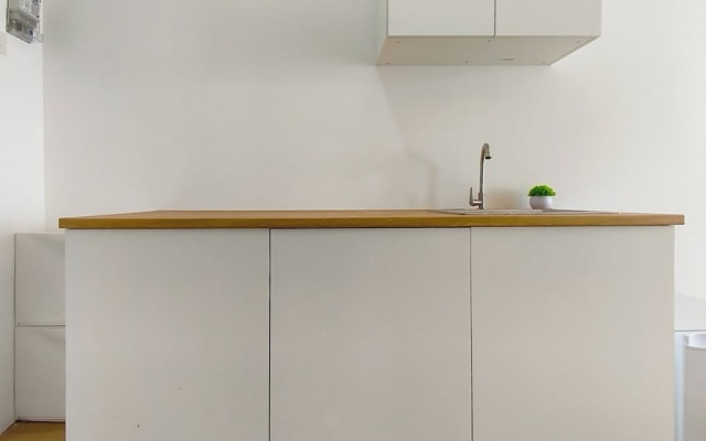 Studio Minimalist And Relaxing At Kyo Society Apartment – Guest Rooms – Surabaya