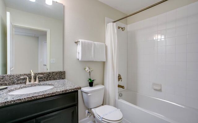 5 Bdrm Gated Golf Community Villa