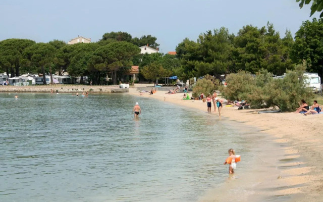 Apartments by the sea Banjol, Rab - 4965