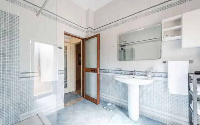 The Old-clock Apartment