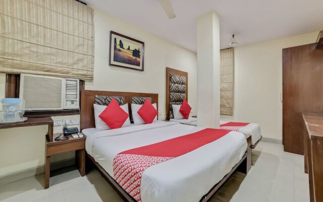 OYO 24437 Oxford Palace