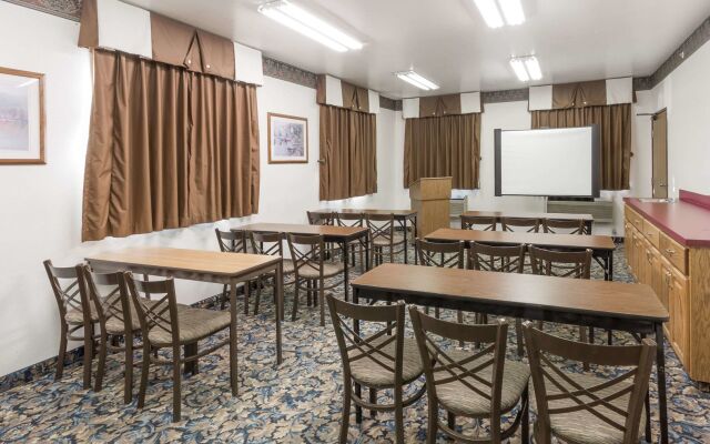 Super 8 By Wyndham Prince Frederick