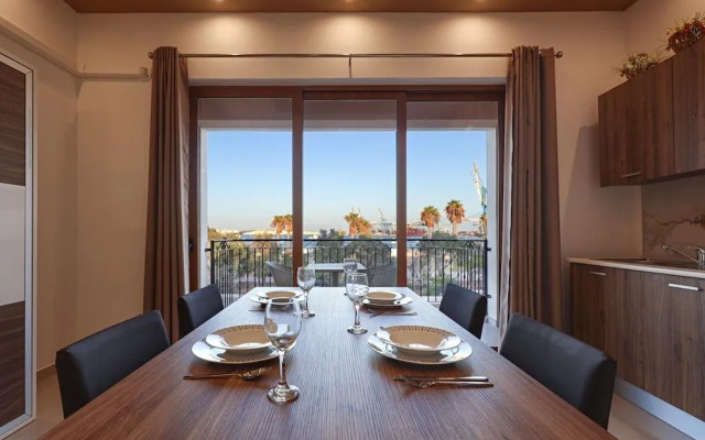 Gem Beachfront Apt With Amazing Bay and Sea Views