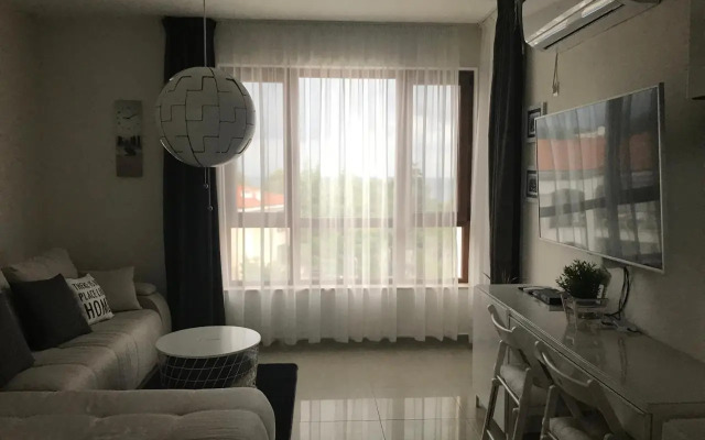 Paradise Bay D8 Apartment