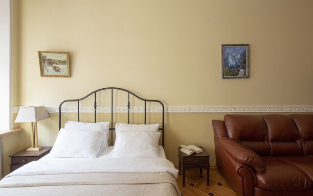 City of Rivers, Адмиралтейская наб., 10