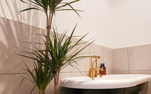 Elegant 5 Bed 4 Bath Vogue House Parisian Style Home