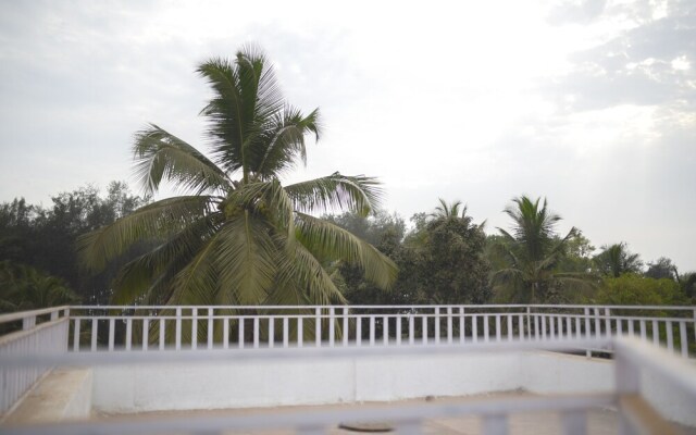 White House Beach Resort